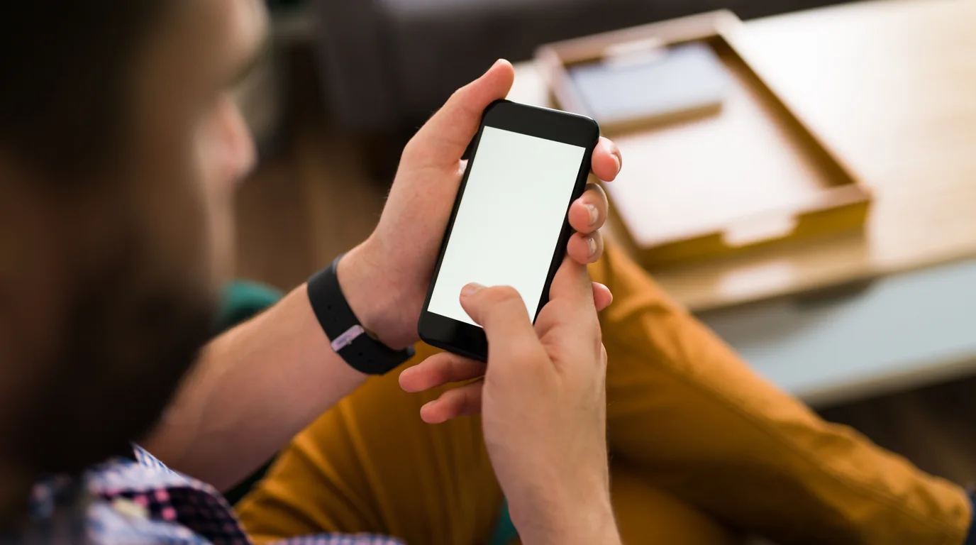 The 3,000 Screenshot Trap: How to Auto-Sort & Purge Old Receipts, Memes & Chats
