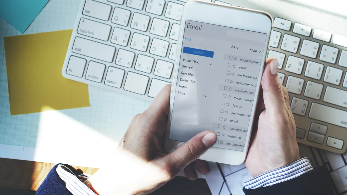 Как Gmail, Outlook и почтовые приложения тайно загрязняют ваш список контактов (и одно решение)