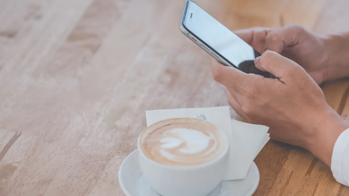 Почему WhatsApp добавляет мусор в контакты вашего iPhone (и как это исправить)